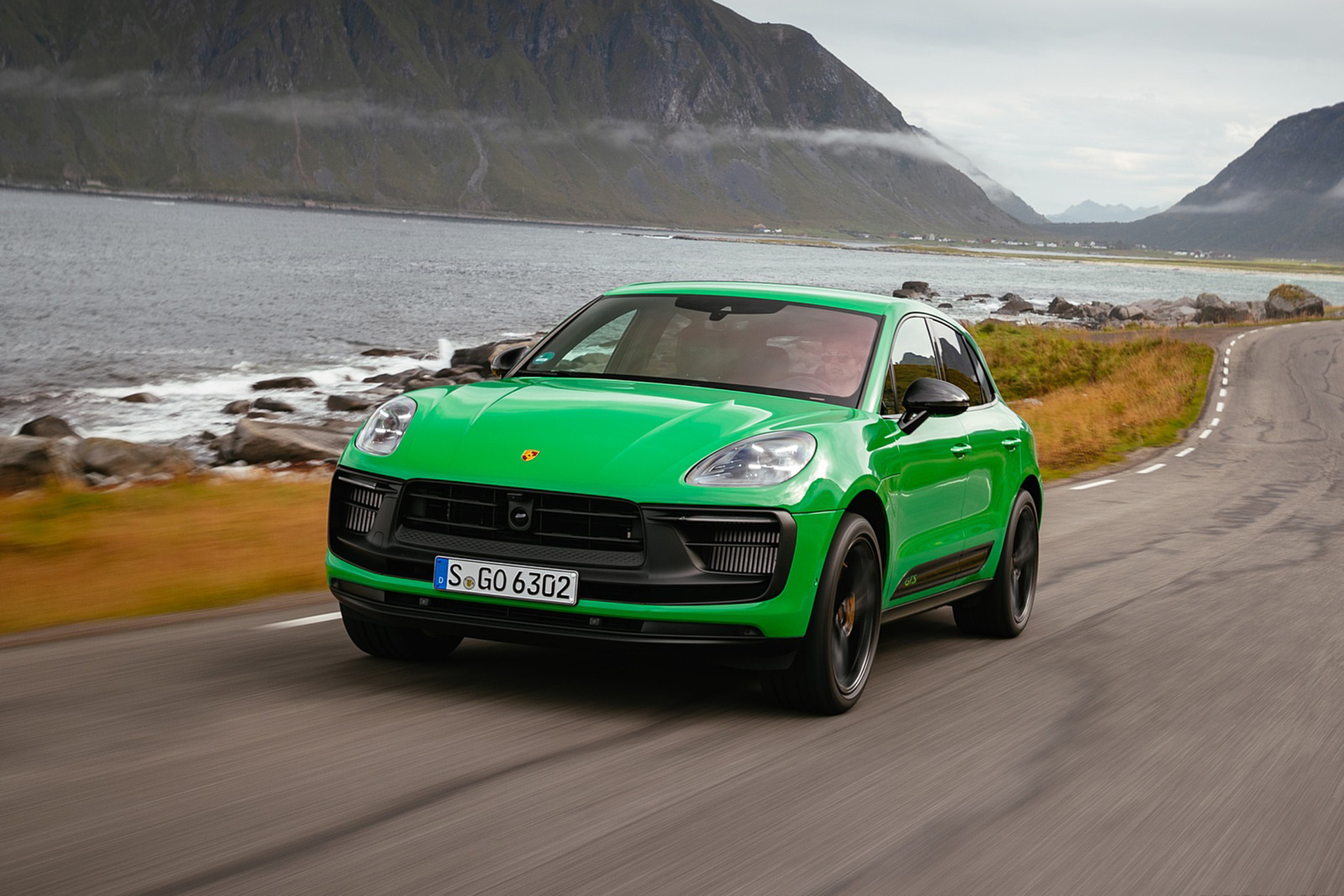 Download 2022 Porsche Macan GTS with Sport package - Front HD Wallpaper 1921x1281 #105