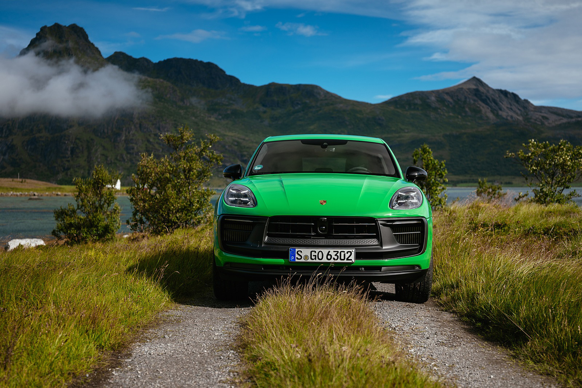 Download 2022 Porsche Macan GTS with Sport package - Front HD Wallpaper 1921x1281 #135