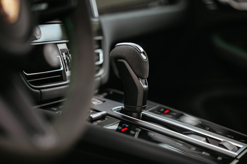 2022 Porsche Macan GTS with Sport package - Interior, Detail Wallpaper 850x566 #178