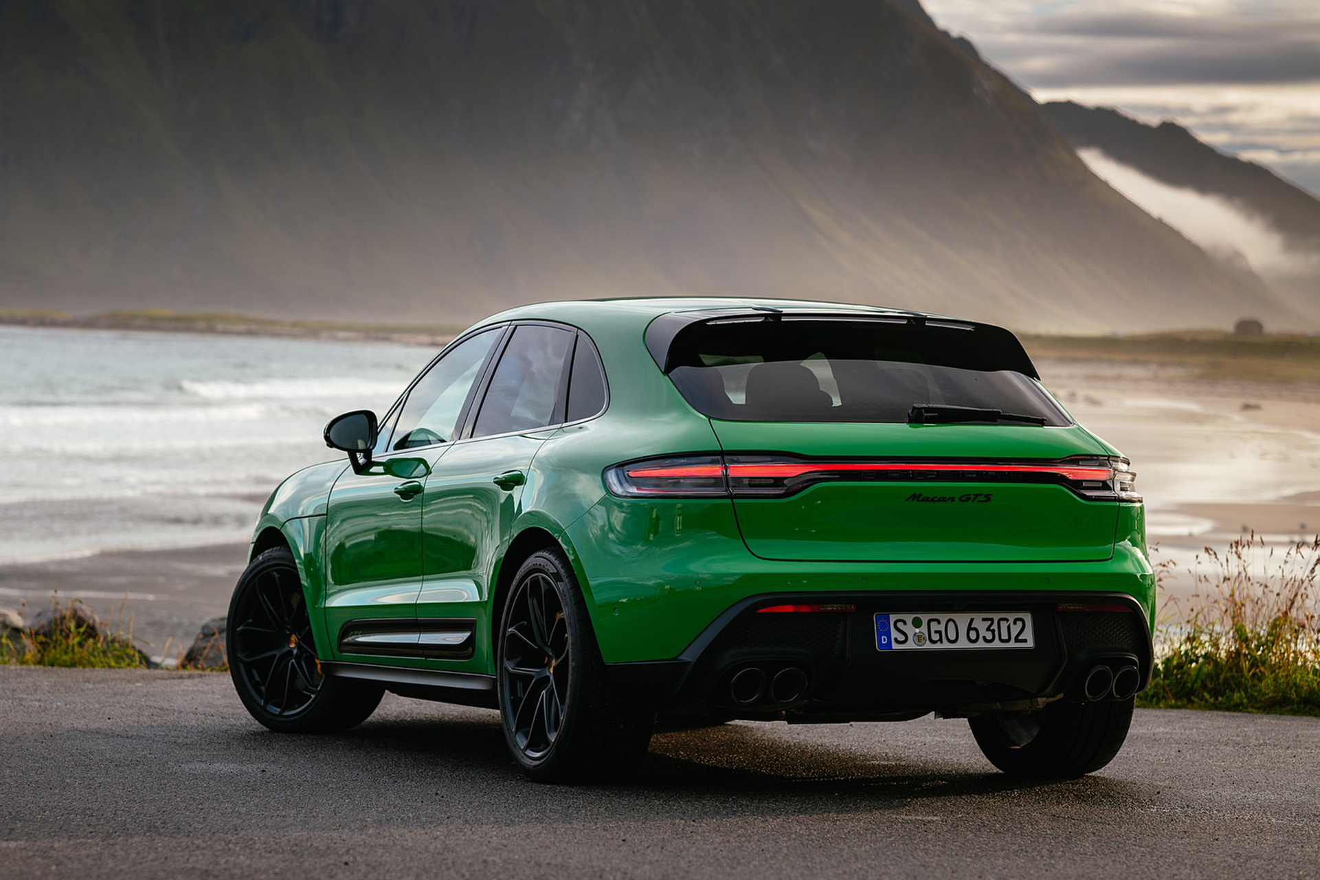 Download 2022 Porsche Macan GTS with Sport package - Rear Three-Quarter HD Wallpaper 1921x1281 #154