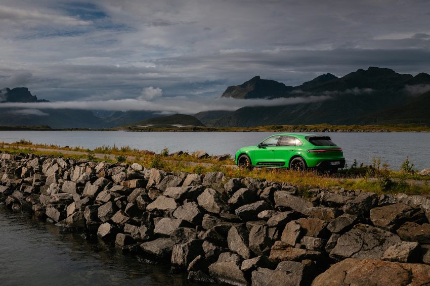 2022 Porsche Macan GTS with Sport package - Rear Three-Quarter Wallpaper 850x566 #142