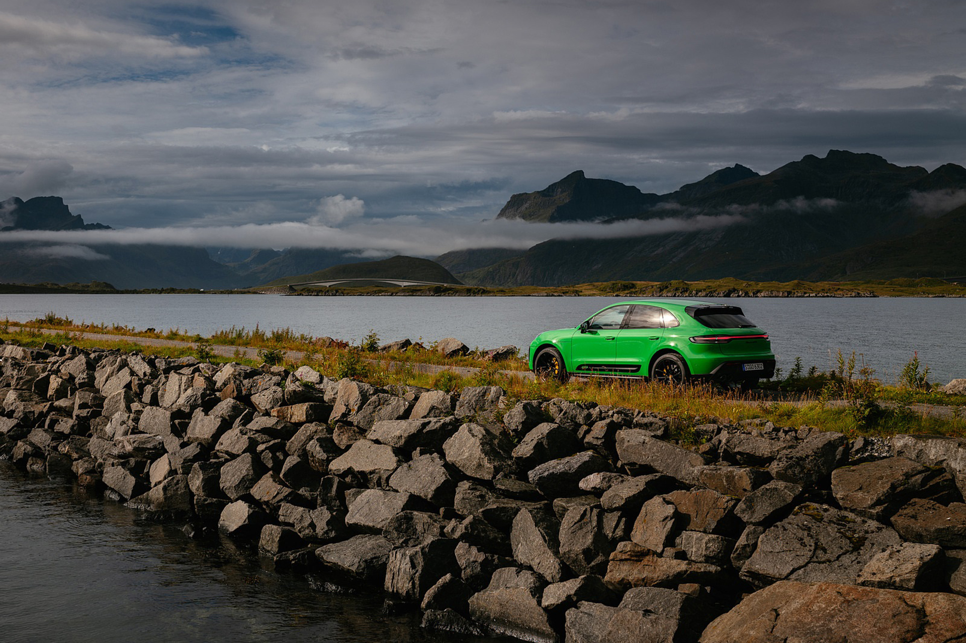 Download 2022 Porsche Macan GTS with Sport package - Rear Three-Quarter HD Wallpaper 1921x1280 #142