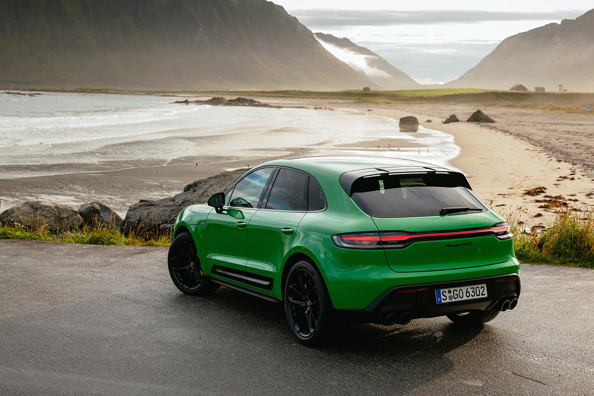 Download 2022 Porsche Macan GTS with Sport package - Rear Three-Quarter HD Wallpaper 1921x1281 #156