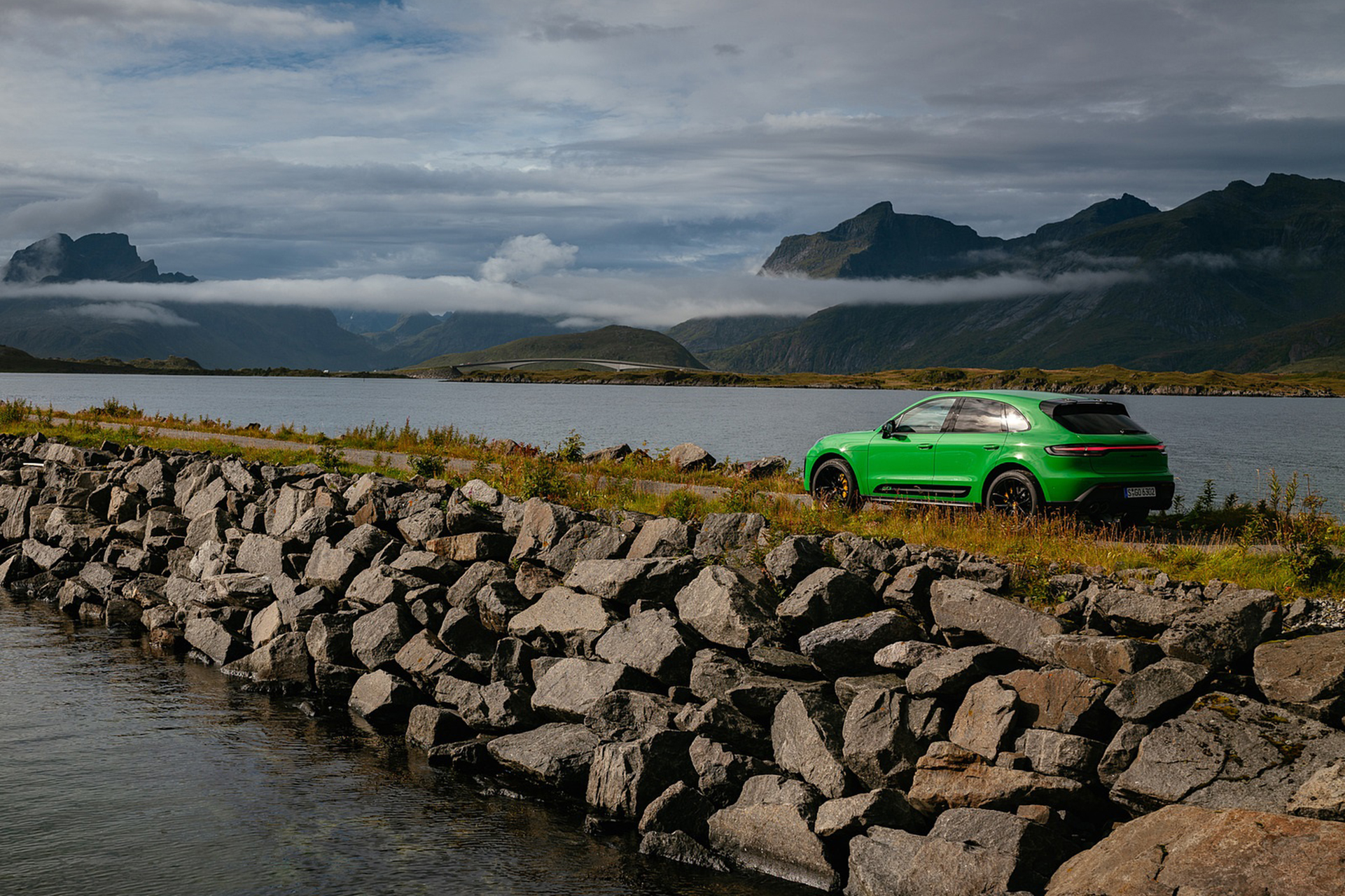 Download 2022 Porsche Macan GTS with Sport package - Rear Three-Quarter HD Wallpaper 1921x1280 #143