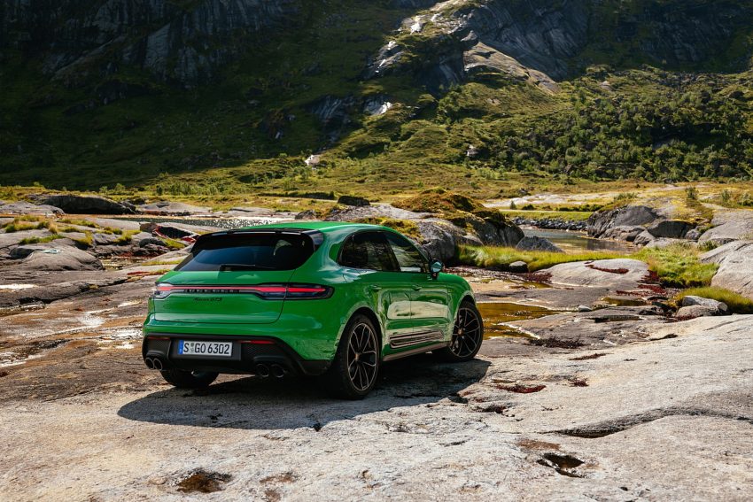 2022 Porsche Macan GTS with Sport package - Rear Three-Quarter Wallpaper 850x567 #132