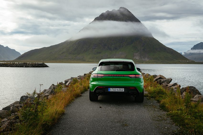 2022 Porsche Macan GTS with Sport package - Rear Wallpaper 850x567 #158