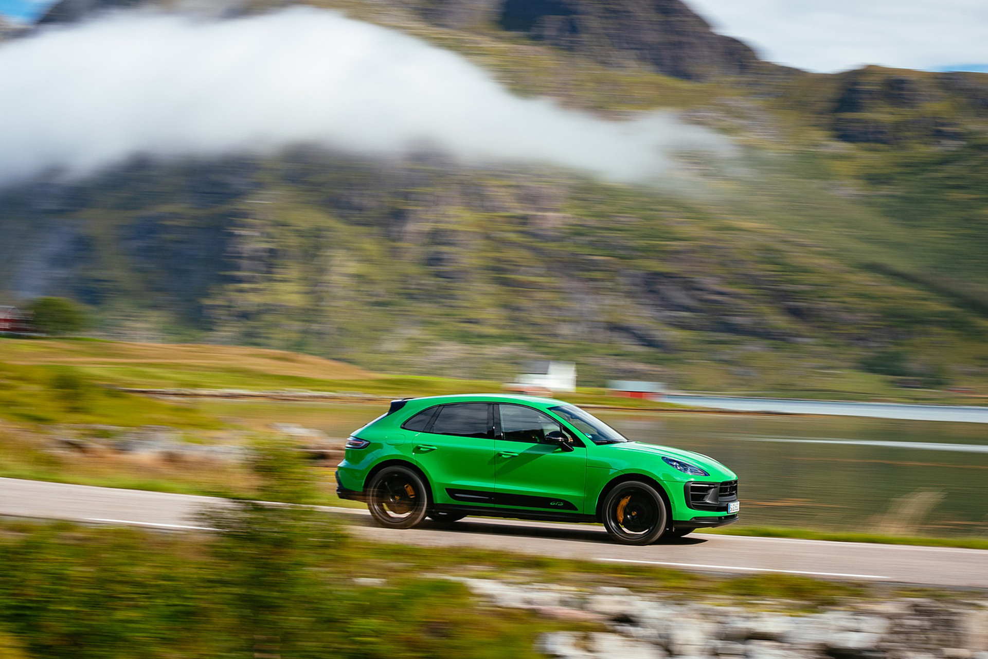 Download 2022 Porsche Macan GTS with Sport package - Side HD Wallpaper 1921x1281 #120