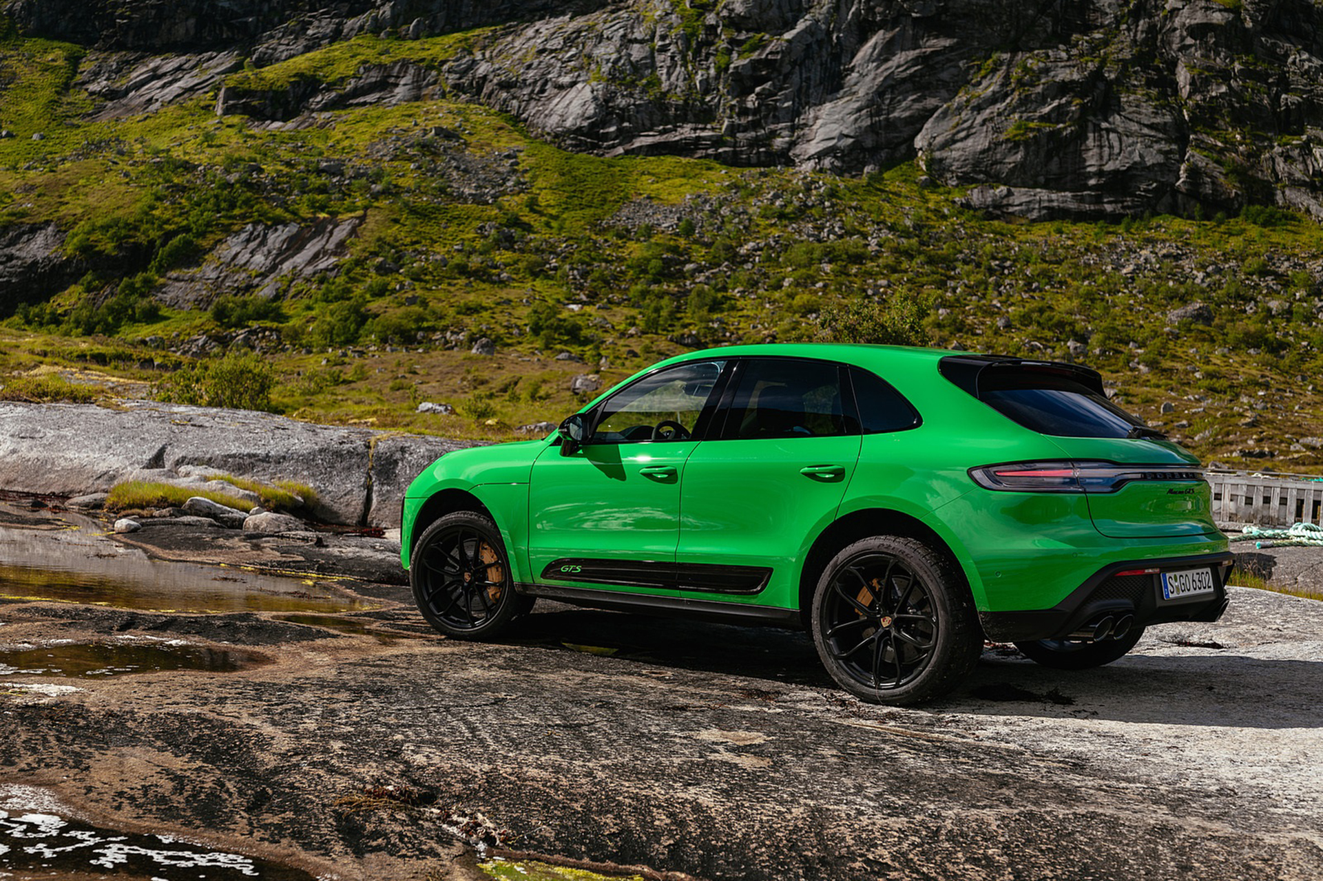 Download 2022 Porsche Macan GTS with Sport package - Side HD Wallpaper 1921x1280 #133