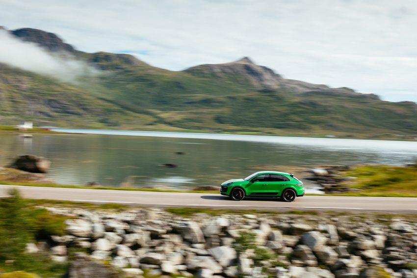 2022 Porsche Macan GTS with Sport package - Side Wallpaper 850x566 #123