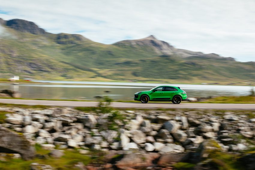 2022 Porsche Macan GTS with Sport package - Side Wallpaper 850x566 #124