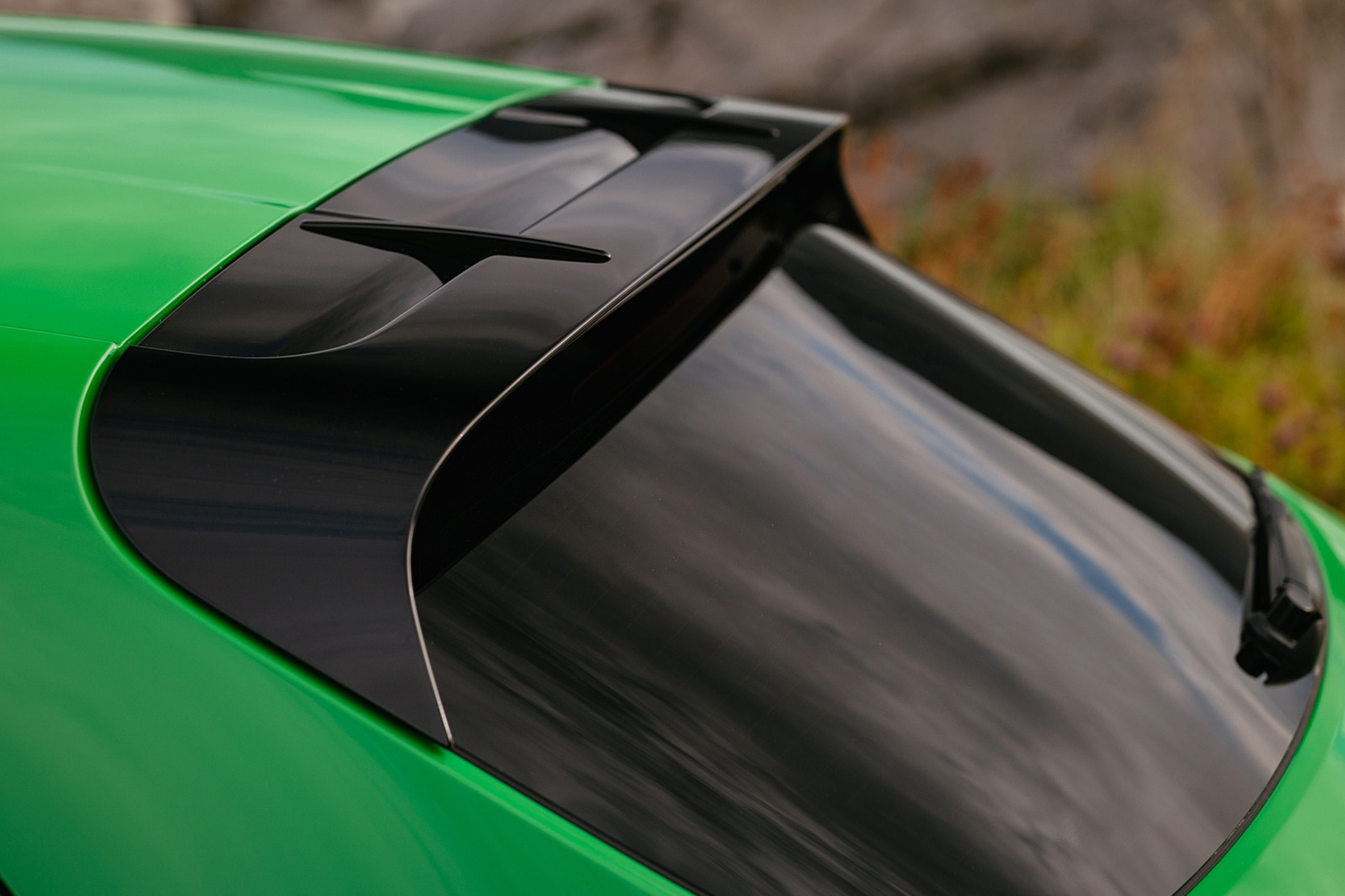 Download 2022 Porsche Macan GTS with Sport package - Spoiler HD Wallpaper 1921x1280 #167