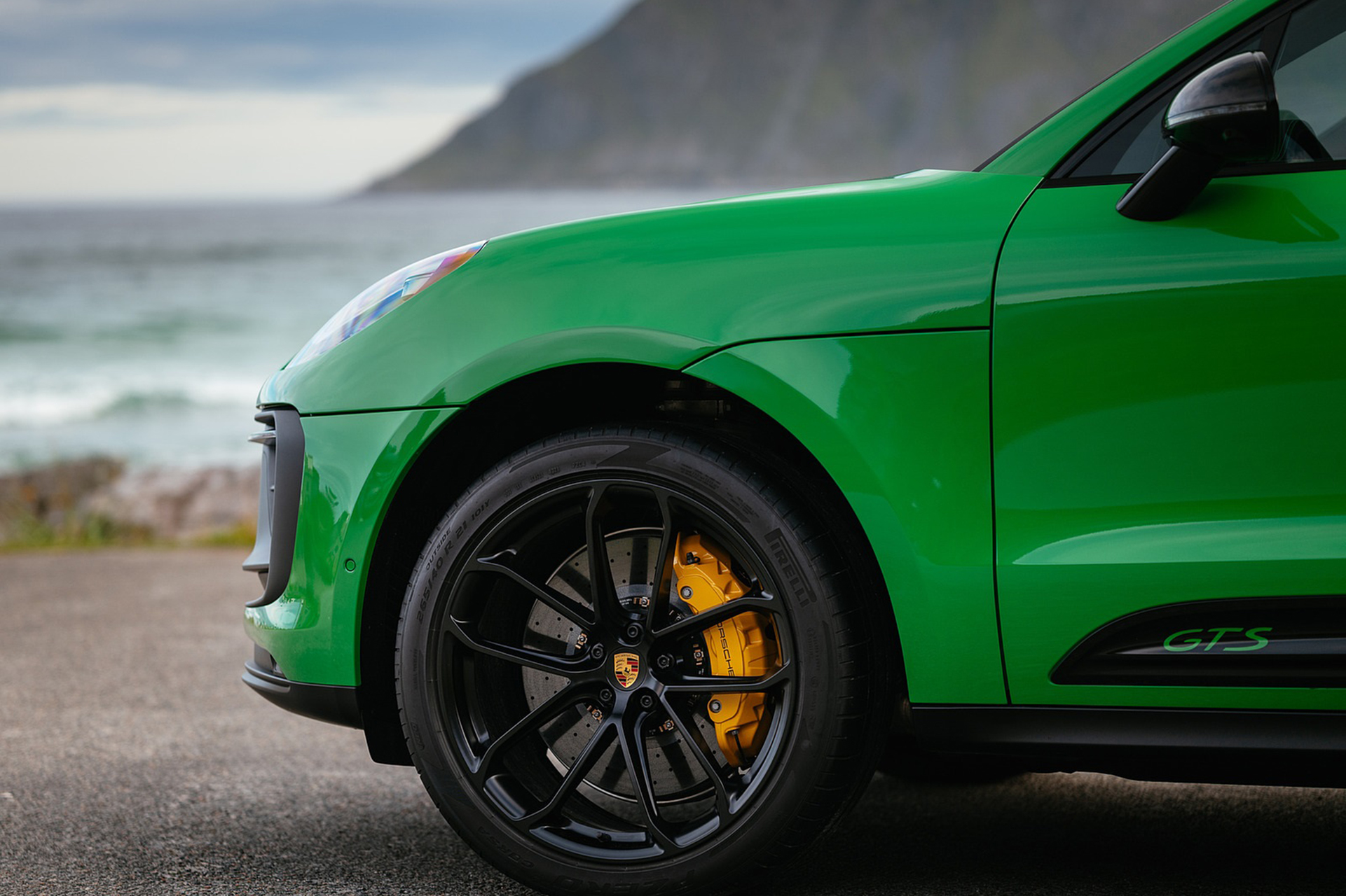 Download 2022 Porsche Macan GTS with Sport package - Wheel HD Wallpaper 1921x1280 #162