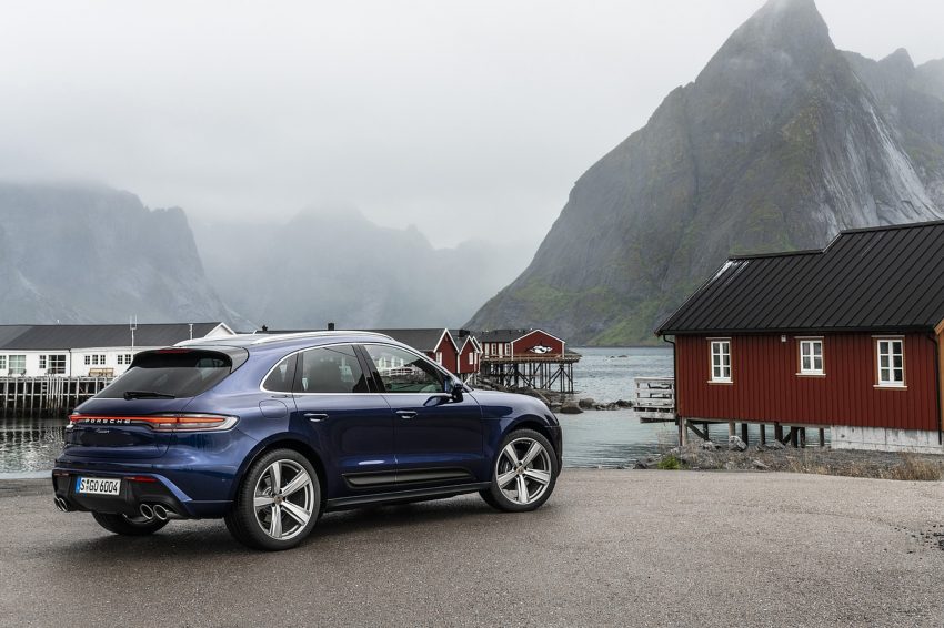 2022 Porsche Macan - Rear Three-Quarter Wallpaper 850x566 #58