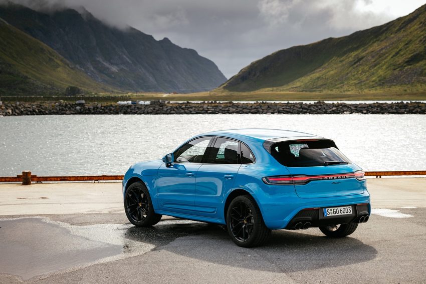 2022 Porsche Macan - Rear Three-Quarter Wallpaper 850x567 #17