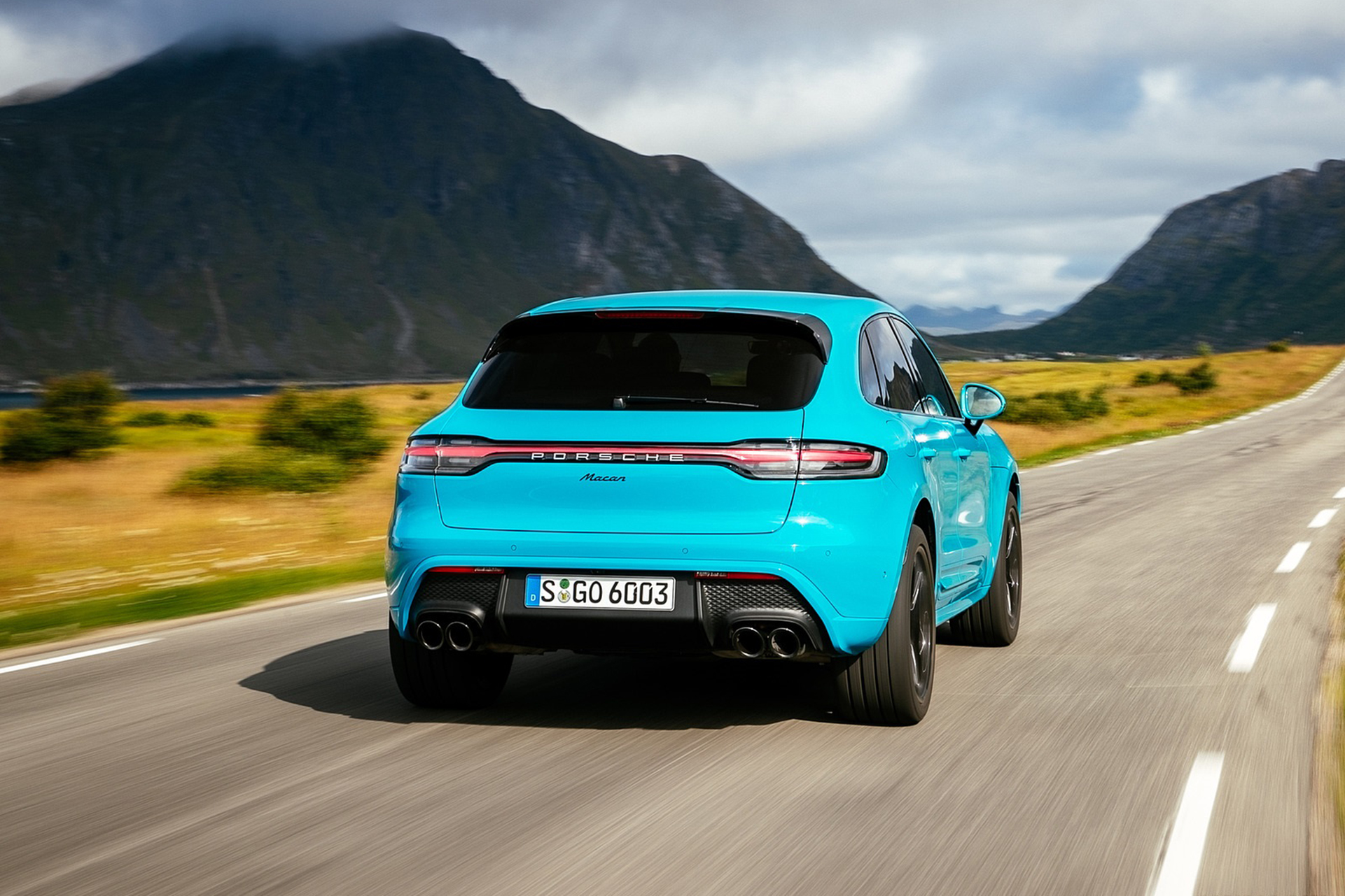 Download 2022 Porsche Macan - Rear HD Wallpaper 1921x1281 #11