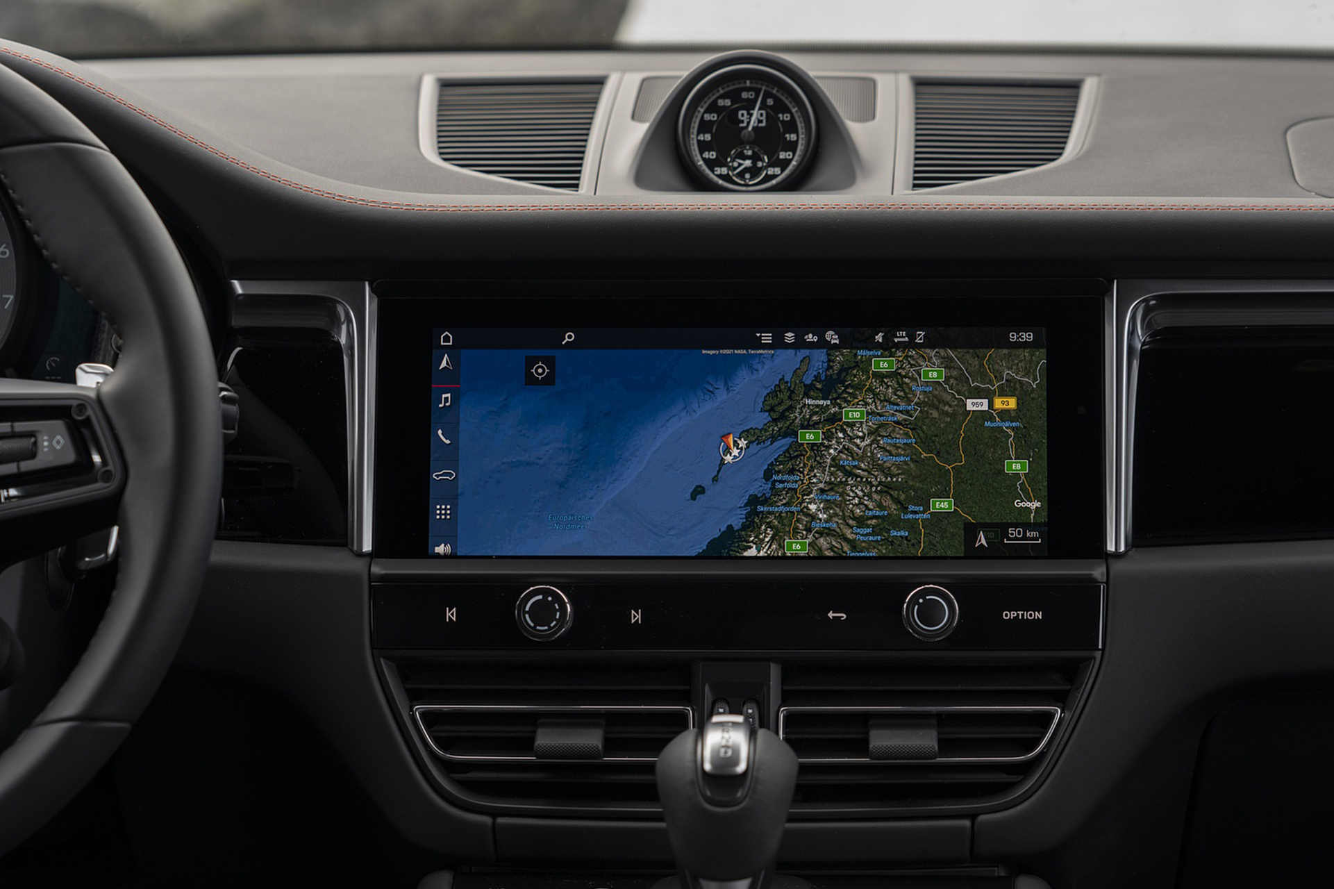 Download 2022 Porsche Macan S - Central Console HD Wallpaper 1921x1280 #74