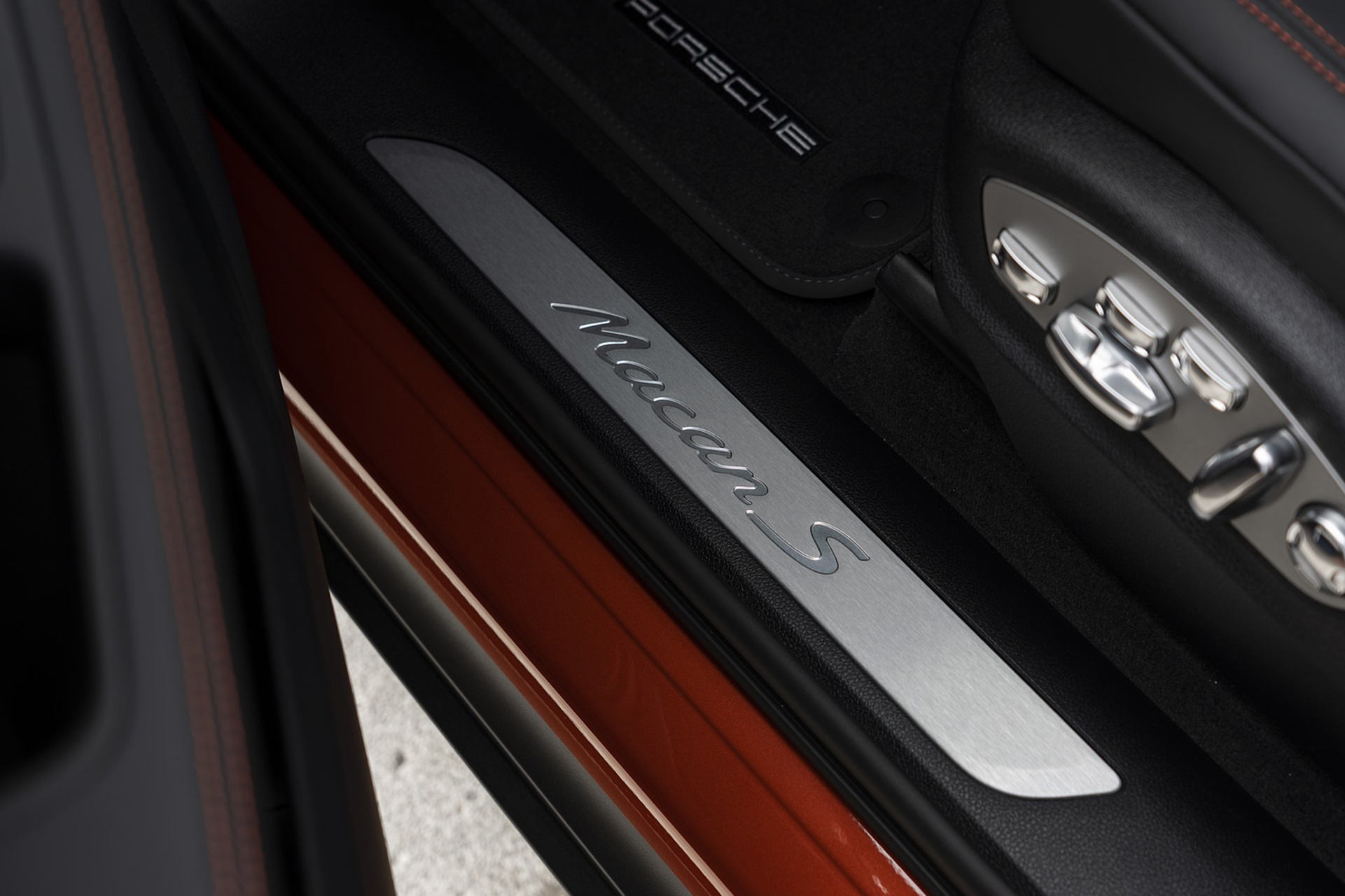 Download 2022 Porsche Macan S - Door Sill HD Wallpaper 1921x1280 #63