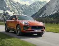 2022 Porsche Macan S - Front Three-Quarter Wallpaper 190x150