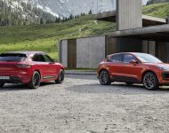 2022 Porsche Macan S - Front Three-Quarter Wallpaper 190x150