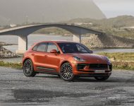 2022 Porsche Macan S - Front Three-Quarter Wallpaper 190x150
