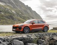 2022 Porsche Macan S - Front Three-Quarter Wallpaper 190x150
