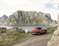 2022 Porsche Macan S - Front Three-Quarter Wallpaper 190x150