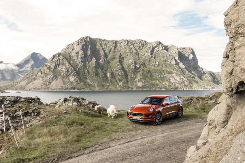 2022 Porsche Macan S - Front Three-Quarter Wallpaper 850x567 #19