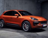 2022 Porsche Macan S - Front Three-Quarter Wallpaper 190x150