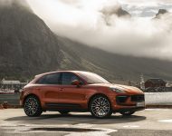 2022 Porsche Macan S - Front Three-Quarter Wallpaper 190x150