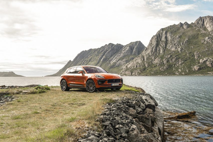2022 Porsche Macan S - Front Three-Quarter Wallpaper 850x566 #33