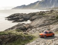 2022 Porsche Macan S - Front Three-Quarter Wallpaper 190x150