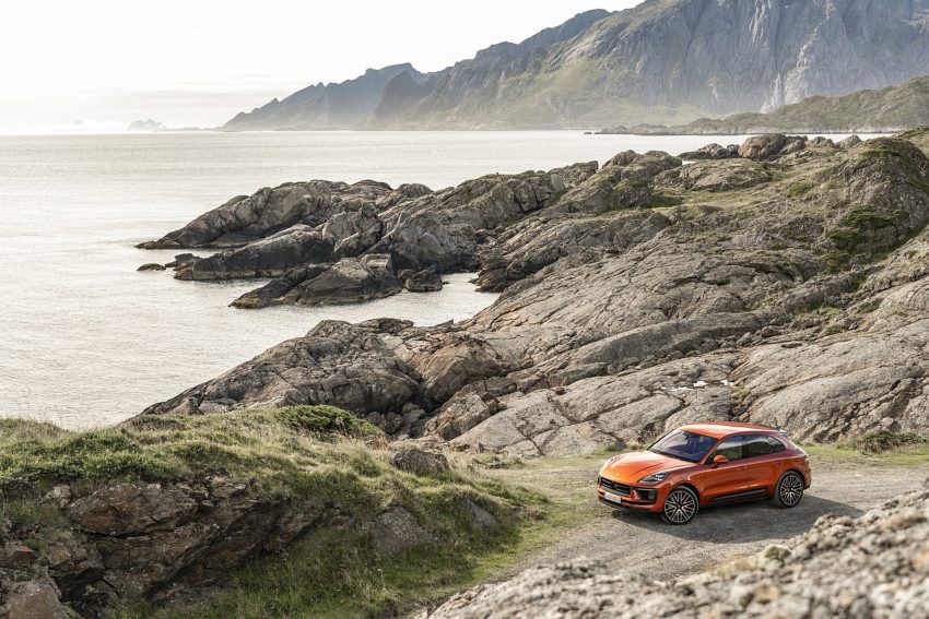 2022 Porsche Macan S - Front Three-Quarter Wallpaper 850x567 #20