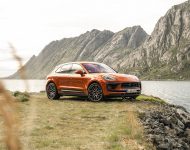 2022 Porsche Macan S - Front Three-Quarter Wallpaper 190x150
