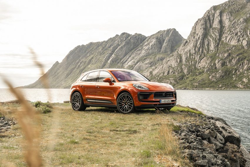 2022 Porsche Macan S - Front Three-Quarter Wallpaper 850x567 #34
