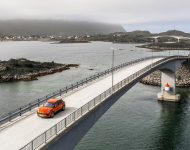 2022 Porsche Macan S - Front Three-Quarter Wallpaper 190x150