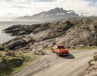 2022 Porsche Macan S - Front Three-Quarter Wallpaper 190x150