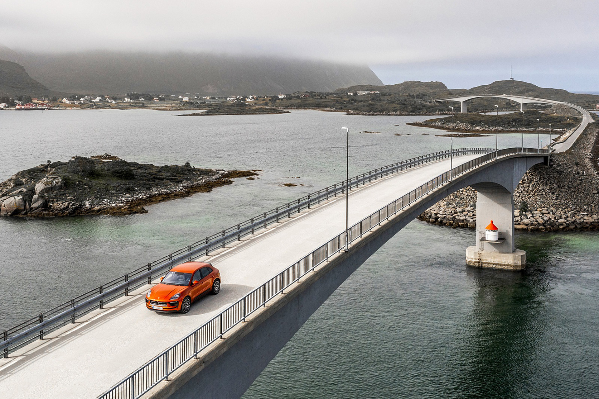 Download 2022 Porsche Macan S - Front Three-Quarter HD Wallpaper 1921x1281 #47