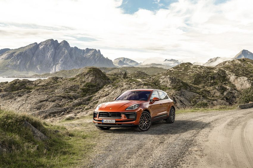 2022 Porsche Macan S - Front Three-Quarter Wallpaper 850x567 #23