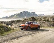 2022 Porsche Macan S - Front Three-Quarter Wallpaper 190x150