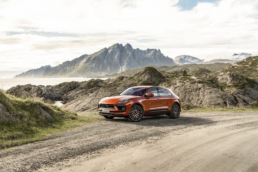 2022 Porsche Macan S - Front Three-Quarter Wallpaper 850x567 #24