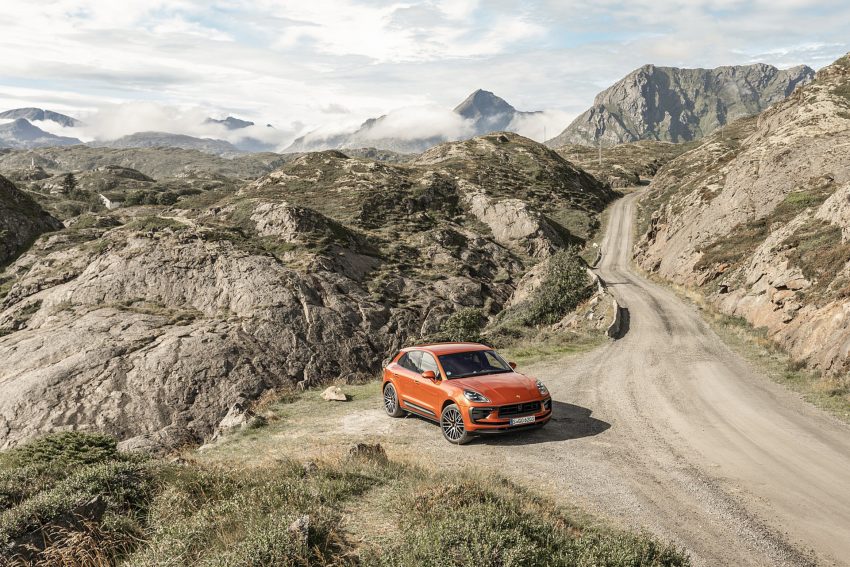 2022 Porsche Macan S - Front Three-Quarter Wallpaper 850x567 #25