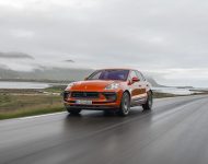 2022 Porsche Macan S - Front Three-Quarter Wallpaper 190x150