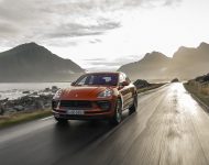 2022 Porsche Macan S - Front Wallpaper 190x150