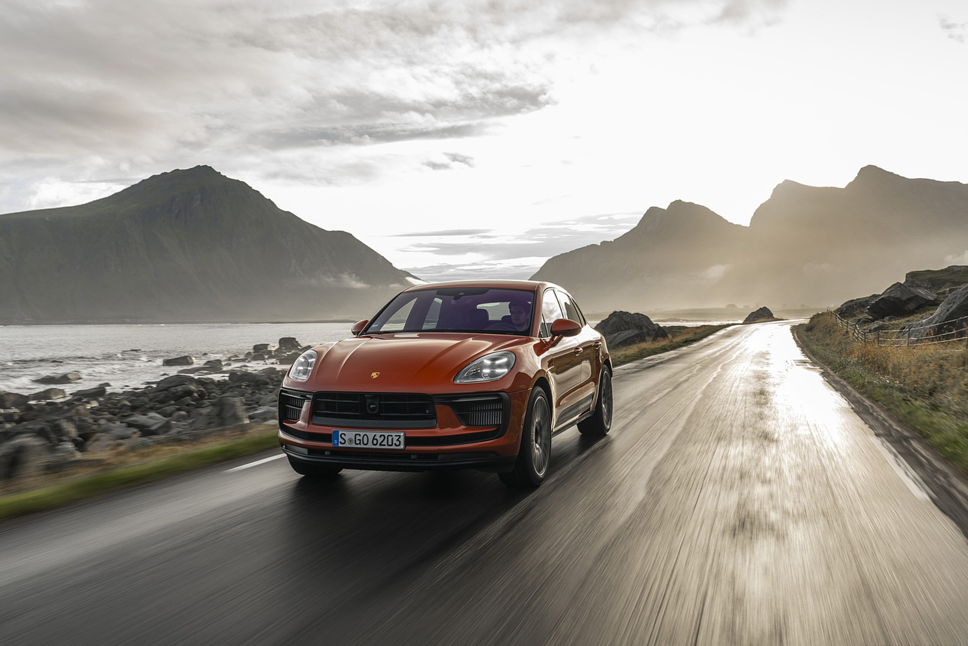 Download 2022 Porsche Macan S - Front HD Wallpaper 1921x1281 #2