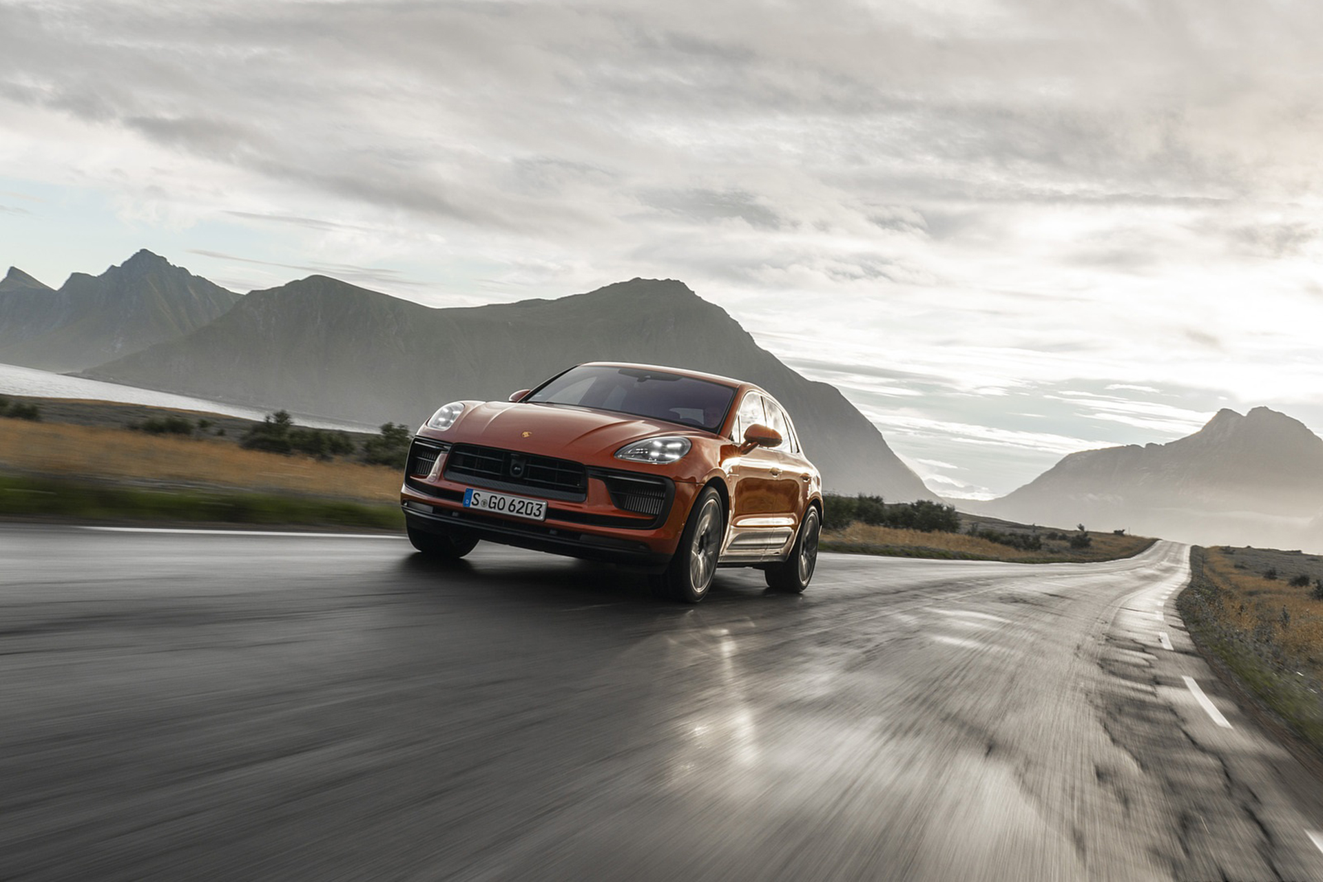 Download 2022 Porsche Macan S - Front HD Wallpaper 1921x1281 #4