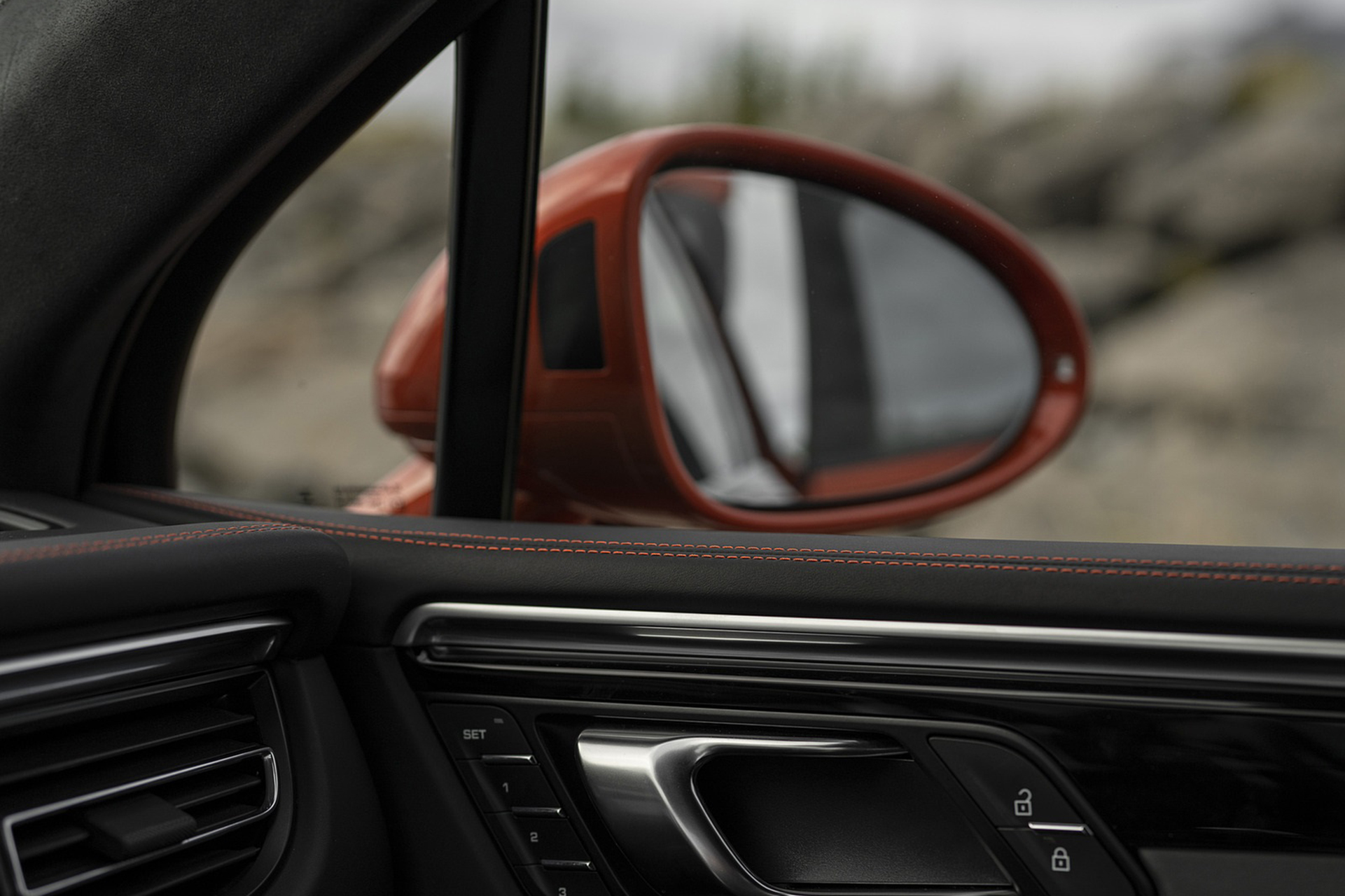 Download 2022 Porsche Macan S - Interior, Detail HD Wallpaper 1921x1280 #77