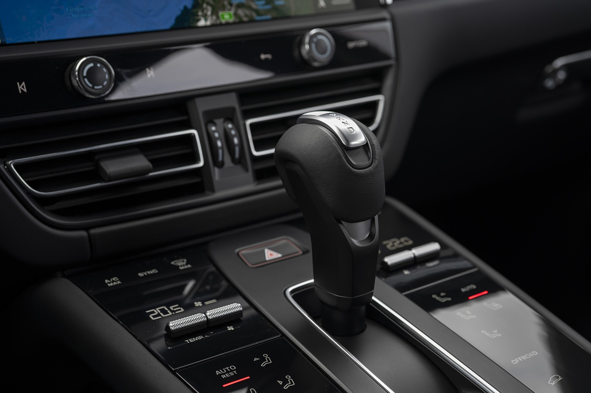 Download 2022 Porsche Macan S - Interior, Detail HD Wallpaper 1921x1280 #80