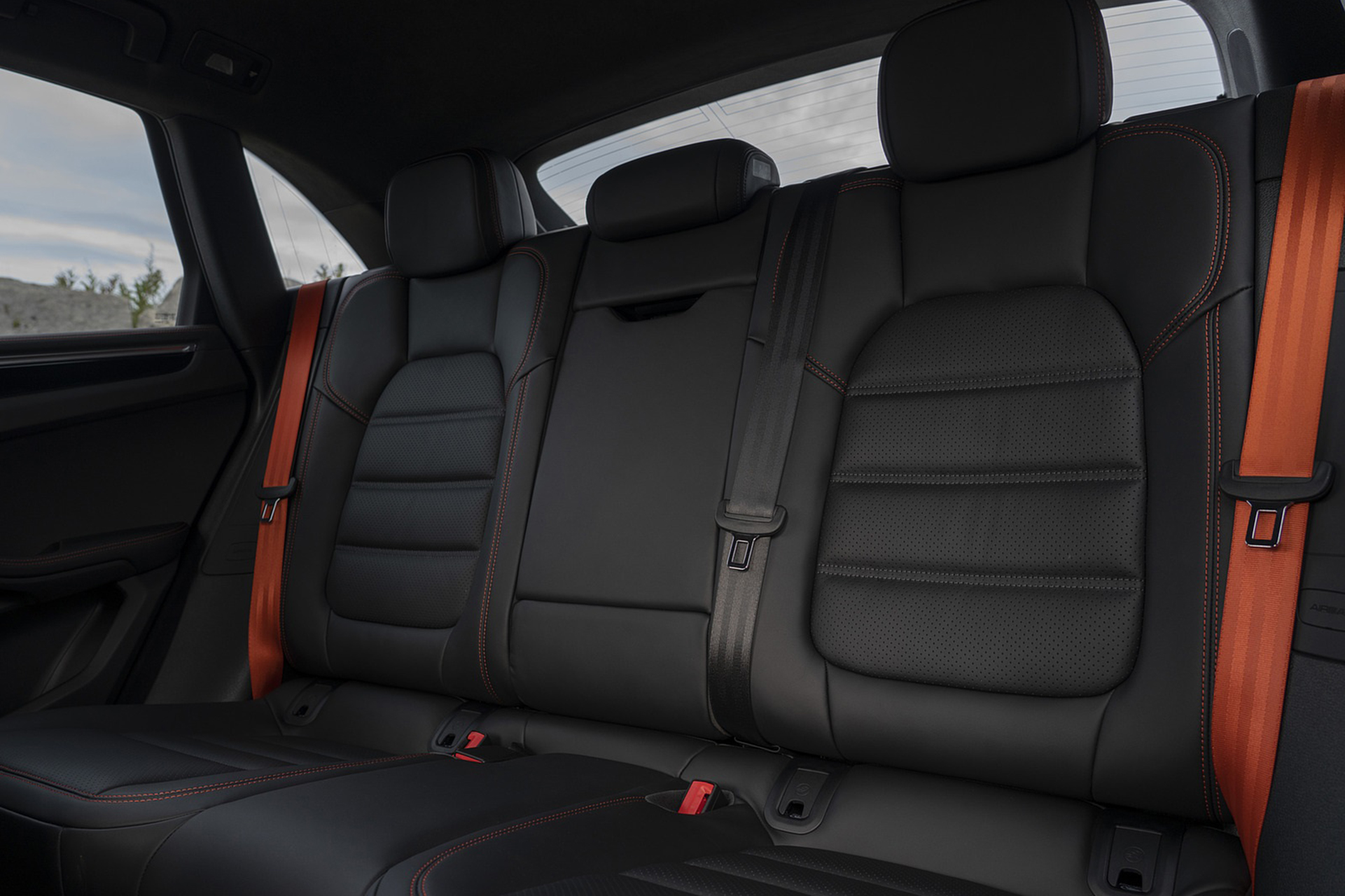 Download 2022 Porsche Macan S - Interior, Rear Seats HD Wallpaper 1921x1280 #82