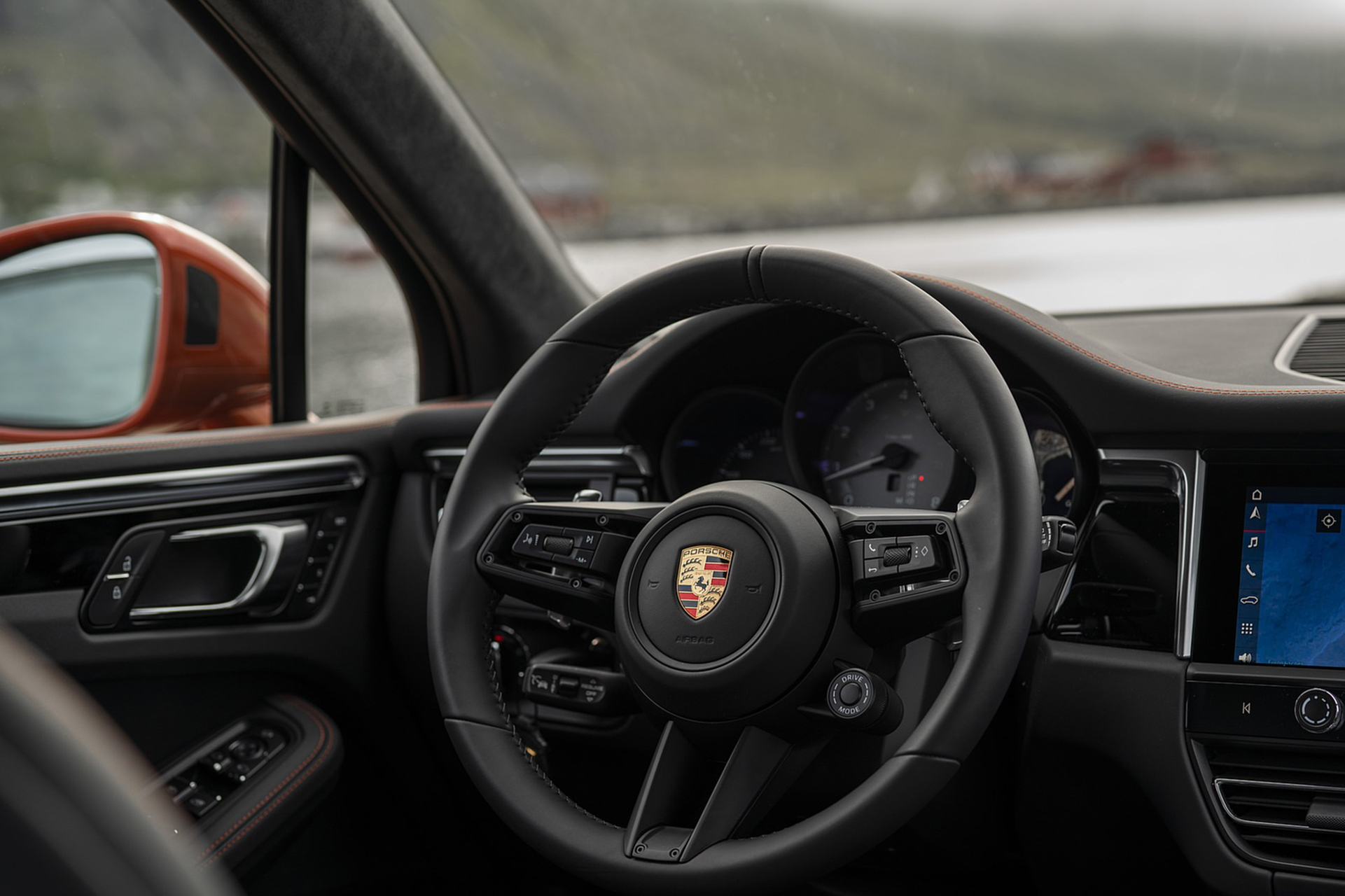 Download 2022 Porsche Macan S - Interior, Steering Wheel HD Wallpaper 1921x1280 #64