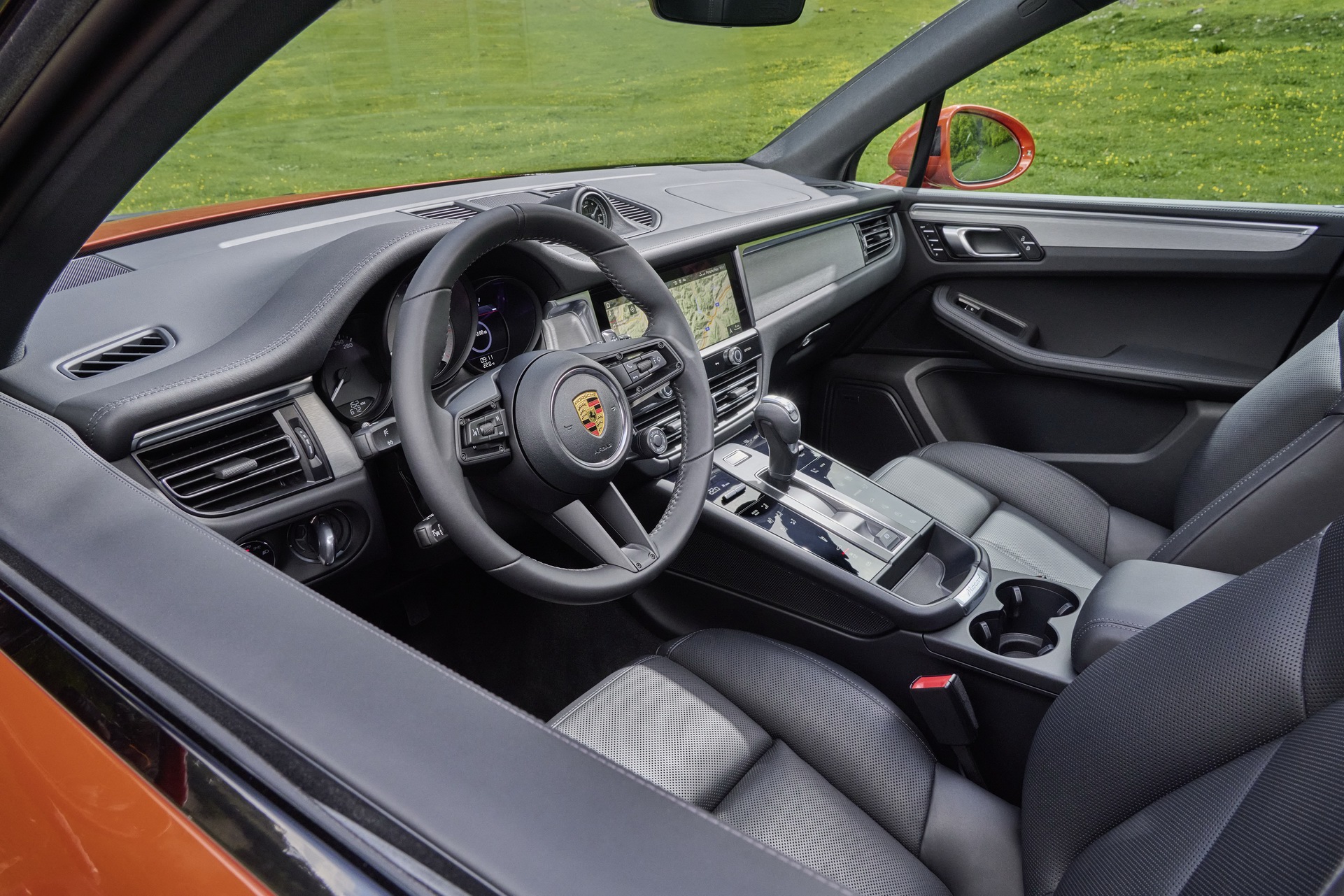 Download 2022 Porsche Macan S - Interior HD Wallpaper 1921x1281 #101